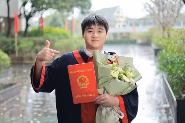 Em Tạ Ngọc Minh, lớp 12, Trường THPT Chuyên Bắc Ninh.