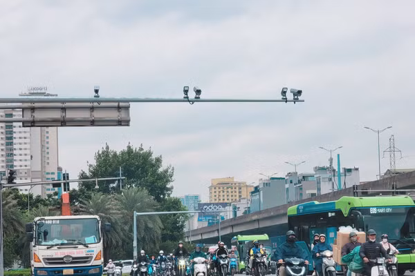 Hệ thống camera AI tại nút giao Phạm Hùng - Khuất Duy Tiến.