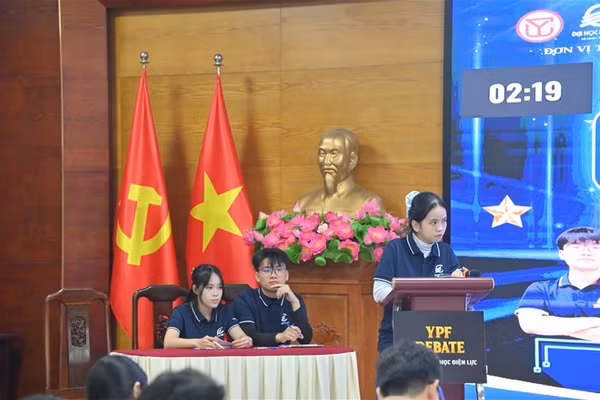 Vòng chung kết, các đội đã bước vào cuộc tranh tài đỉnh cao với những đề tài hóc búa.
