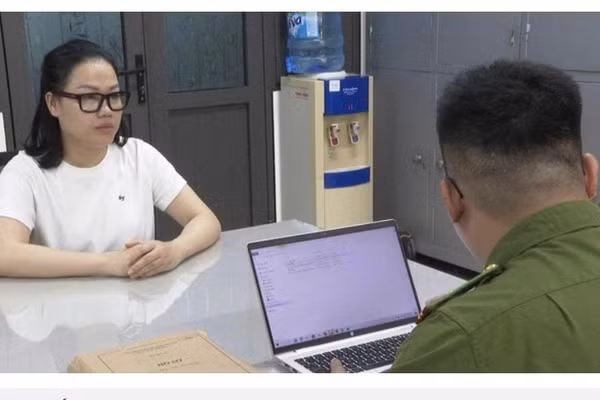 Bị can Mai Hà Trang tại Cơ quan điều tra. Ảnh: Công an Hà Nội.