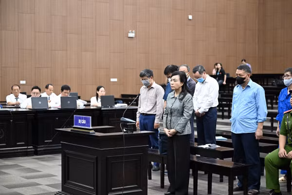 Cựu Bộ trưởng Y tế Nguyễn Thị Kim Tiến tại tòa.