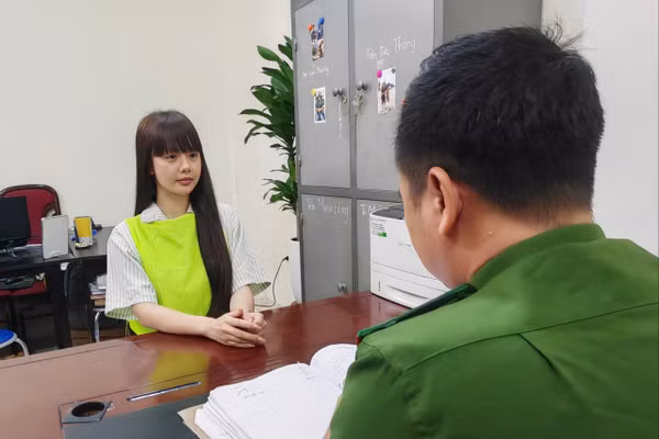 Bị can Nguyễn Thị Hương tại cơ quan công an.