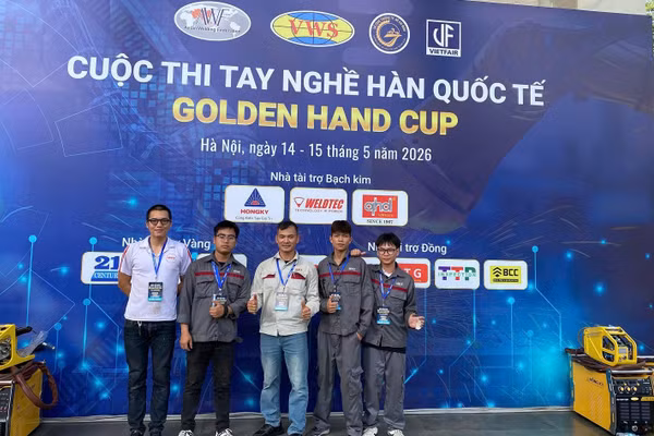 Đội tuyển Trường Cao đẳng Công nghệ cao Hà Nội tại cuộc thi.