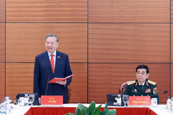 Tổng Bí thư Tô Lâm phát biểu thảo luận tại Đoàn Đảng bộ Quân đội. Ảnh: TTXVN.