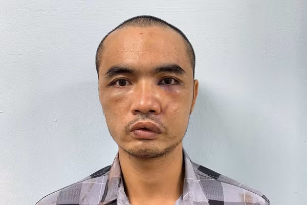 Trần Văn Long tại cơ quan công an.