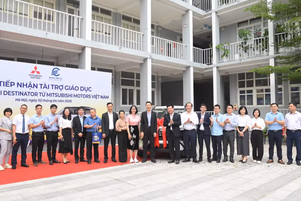 Trường Đại học Điện lực tiếp nhận xe Mitsubishi Destinator phục vụ đào tạo, thực hành lĩnh vực ô tô.