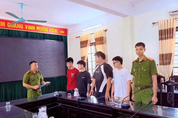 Công an xã Thái Thụy triệt phá nhóm người thu thập, mua bán trái phép thông tin tài khoản ngân hàng của học sinh.