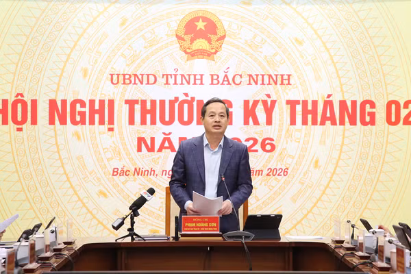 Chủ tịch UBND tỉnh Phạm Hoàng Sơn chỉ đạo một số nhiệm vụ trọng tâm tại hội nghị.