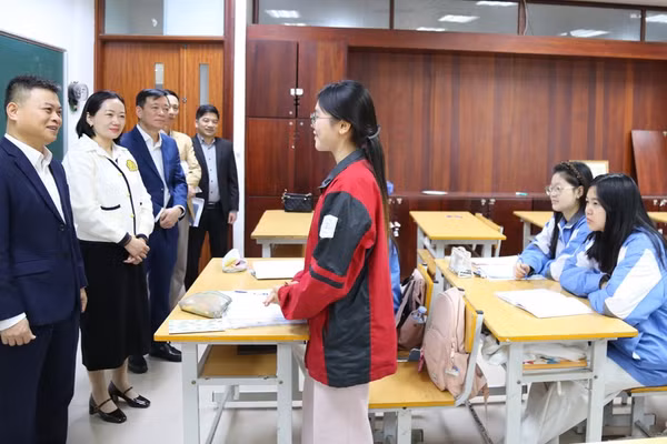 Lãnh đạo Sở GD&ĐT Bắc Ninh động viên học sinh tham dự kỳ thi chọn HSG quốc gia (Ảnh TL).