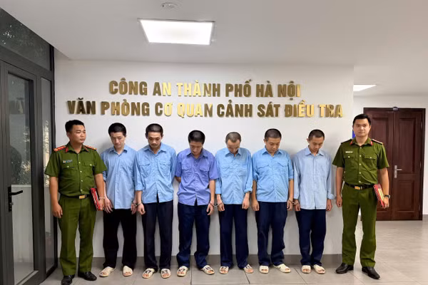 Các đối tượng tại cơ quan công an. Ảnh: Công an cung cấp.