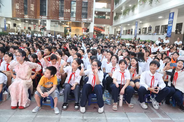 Học sinh Giảng Võ hân hoan vui Tết trung thu.