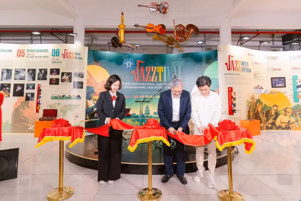 Khai mạc triển lãm “Jazz & Phố - Giao thoa không biên giới” Ảnh: BTC