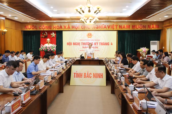 Ông Phạm Hoàng Sơn - Chủ tịch UBND tỉnh Bắc Ninh chủ trì hội nghị. 