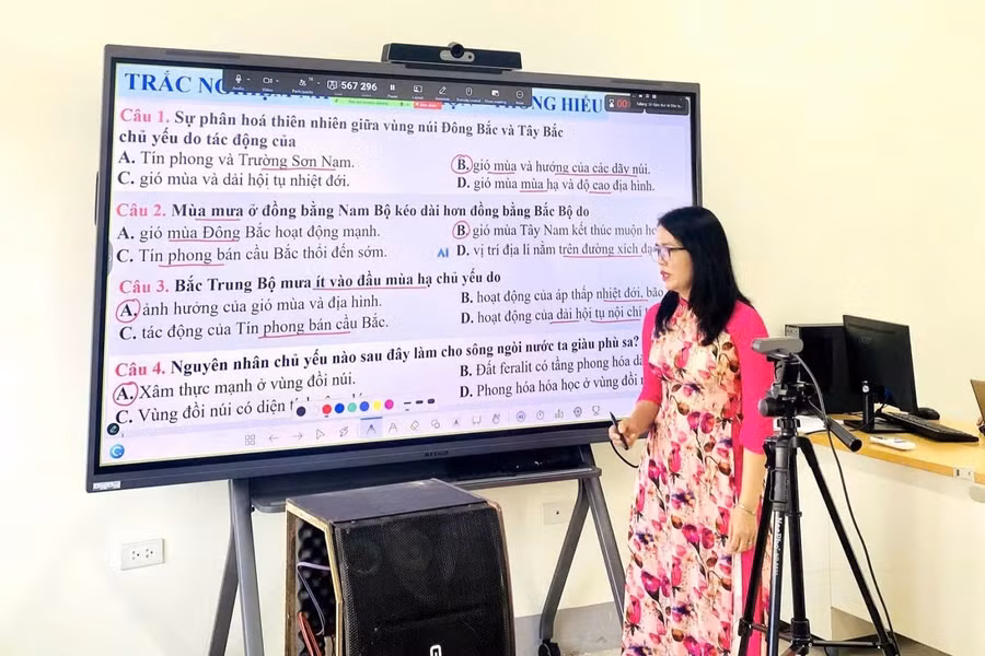 co-giao-ban-do-long-trac-an-ben-dong-ngan-sau-anh2.jpg