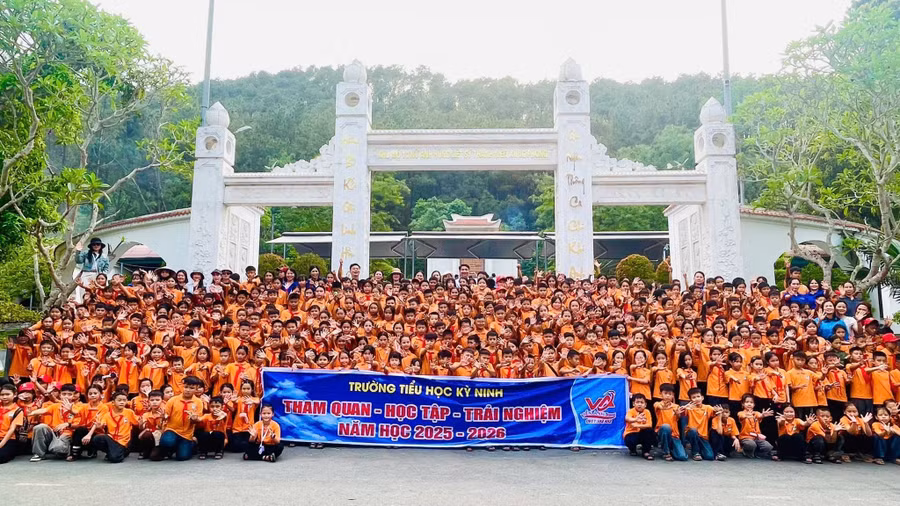 Công ty TNHH Điều hành Du lịch Viễn Anh tổ chức cho học sinh ở Hà Tĩnh đi trải nghiệm khi chưa có giấy phép. (Ảnh: THKN)