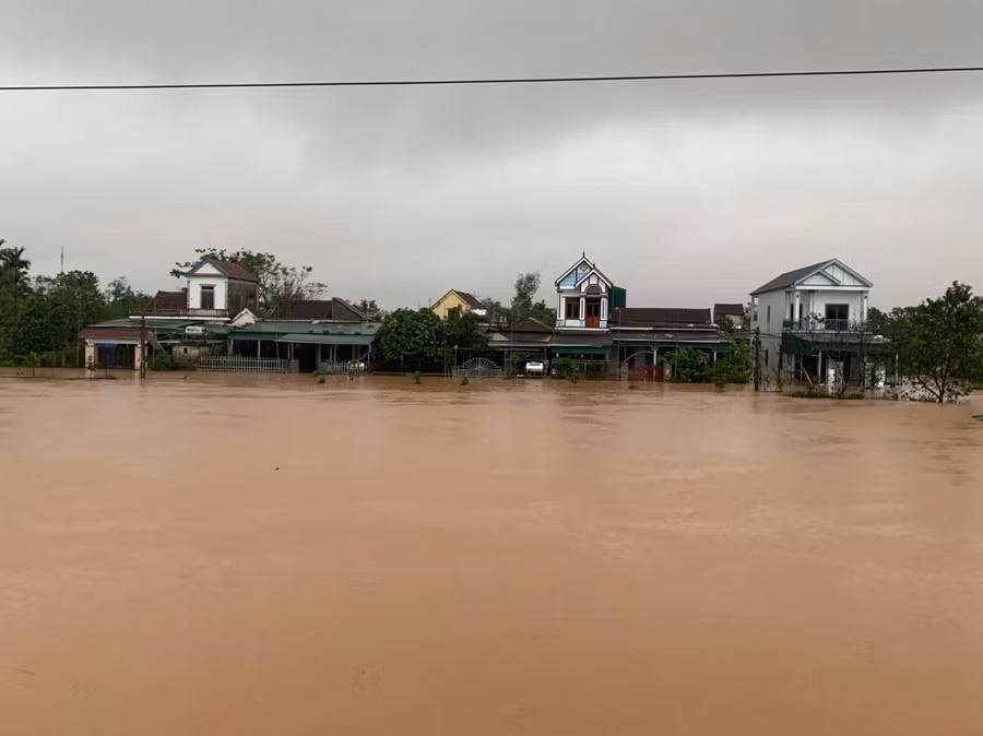 Lũ dâng cao cô lập nhiều vùng hạ du Kẻ Gỗ. (Ảnh: CTV)