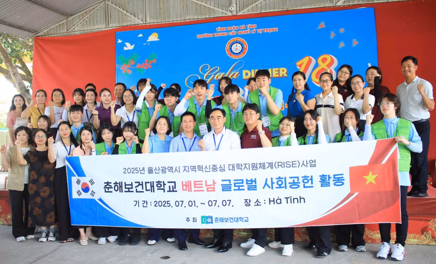 Trường Cao đẳng Y tế Choonhae (Hàn Quốc) cùng 25 tình nguyện viên.