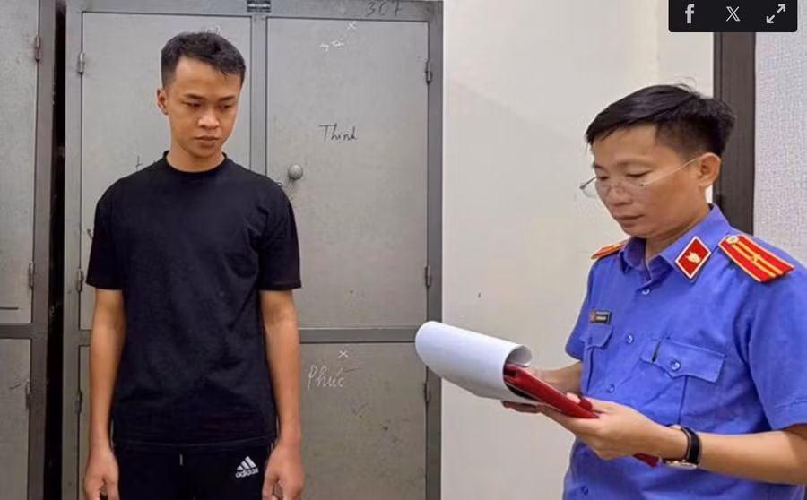 Đại diện VKS đọc lệnh khởi tố đối với bị can Nguyễn Minh Hoàng.