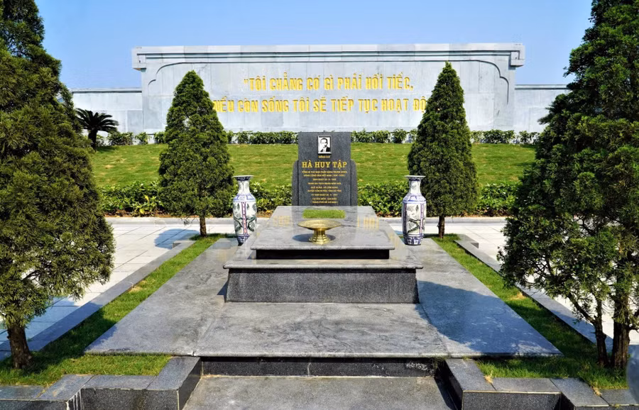 co-tong-bi-thu-ha-huy-tap-anh2.jpg