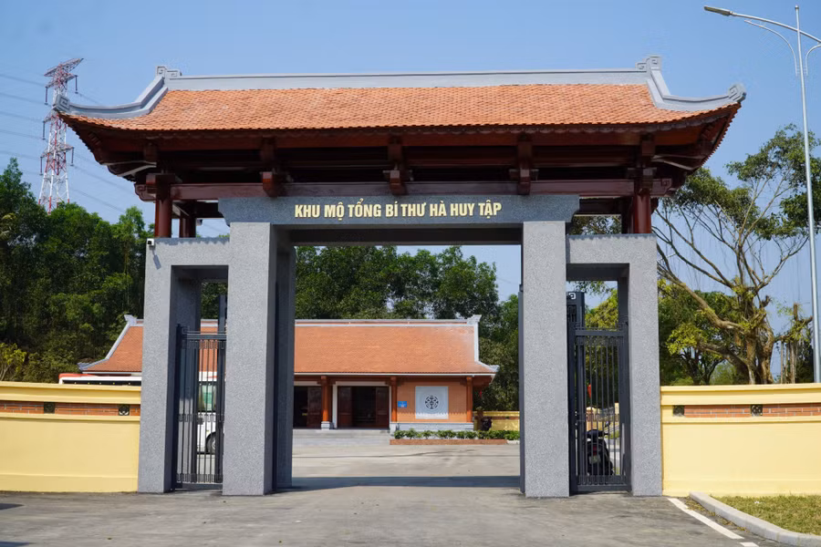 co-tong-bi-thu-ha-huy-tap-anh4.jpg