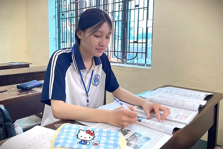 Điều ước lớn nhất của chị em Hiền bây giờ là bệnh tình của bố mẹ thuyên giảm để các em có thể tiếp tục viết ước mơ của mình bằng việc học hành. 2aoboqzrymoi2uejulbnotlys9hwui21cqovsstm.jpg