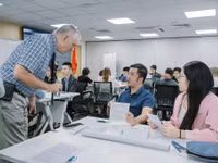 Cơ hội kết nối, trao đổi cùng cộng đồng nhà quản lý ngay tại lớp học MBA Mỹ. (Ảnh: DNCC)