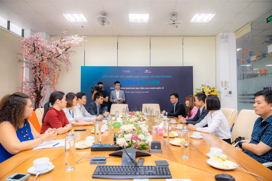 Quang cảnh buổi làm việc.