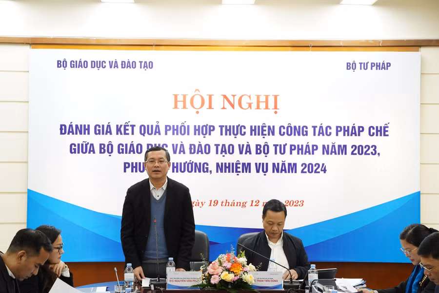 Thứ trưởng Bộ GD&amp;ĐT Nguyễn Văn Phúc và Thứ trưởng Bộ Tư pháp Trần Tiến Dũng đồng chủ trì Hội nghị về công tác pháp chế giữa hai Bộ năm 2023.