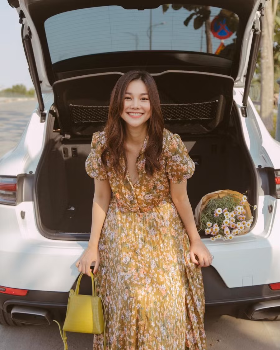 Thanh Hằng diện cả loạt đồ bình dân giá rẻ, từ váy hoa điệu đà đến suit công sở đều max xinh - Ảnh 5.
