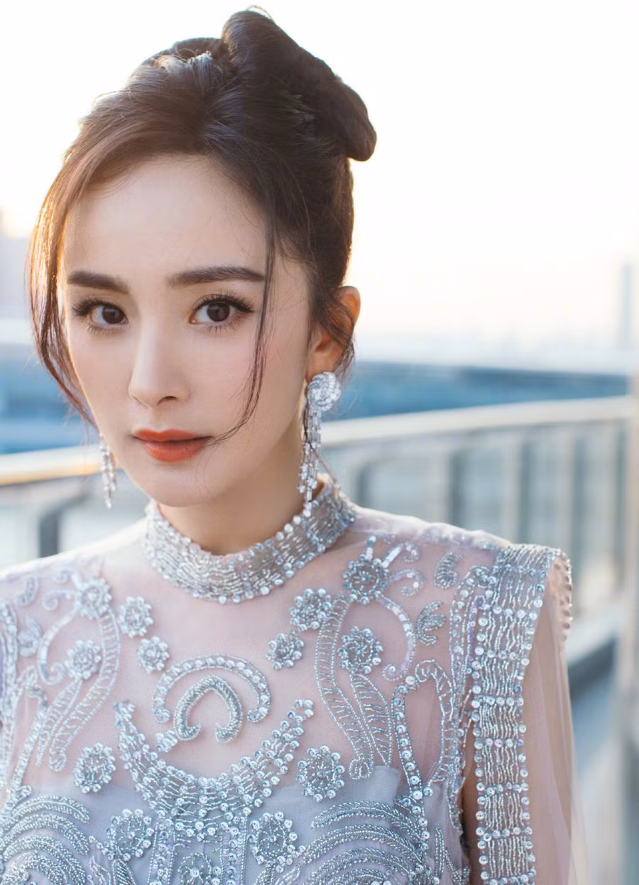 Gương mặt của Dương Mịch đã thay đổi nhiều theo thời gian.