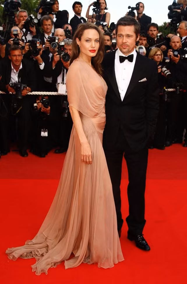 Bức ảnh huyền thoại của cặp đôi Angelina Jolie và Brad Pitt tại LHP năm 2009.