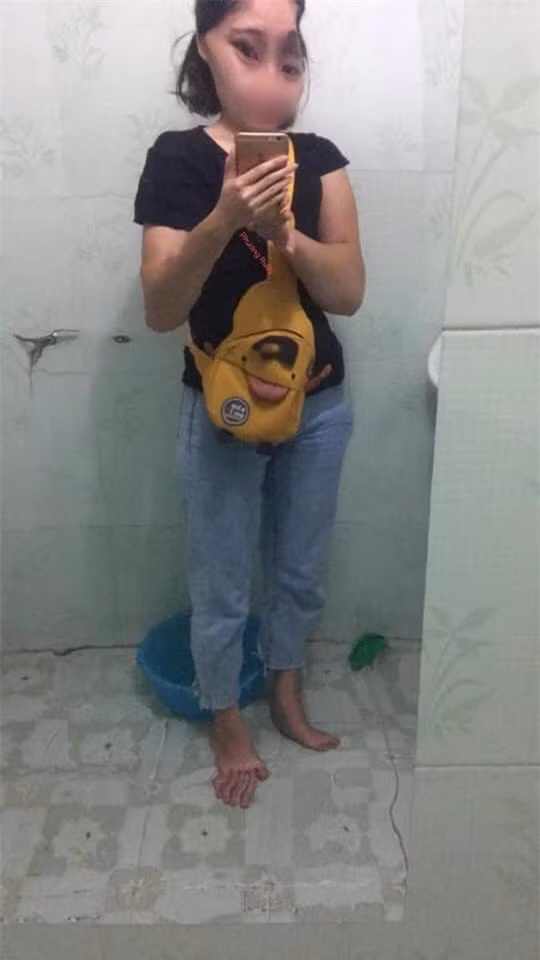 Đặt mua gương dán tường được quảng cáo "thần kỳ" trên mạng, cả phái đẹp lẫn cánh mày râu đều phát khóc khi soi hình thật - Ảnh 3. Đặt mua gương dán tường được quảng cáo "thần kỳ" trên mạng, cả phái đẹp lẫn cánh mày râu đều phát khóc khi soi hình thật - Ảnh 3.