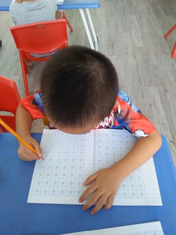 Cười vỡ bụng những màn khoe chữ con học lớp 1 ảnh 13 Cười vỡ bụng những màn khoe chữ con học lớp 1 ảnh 13