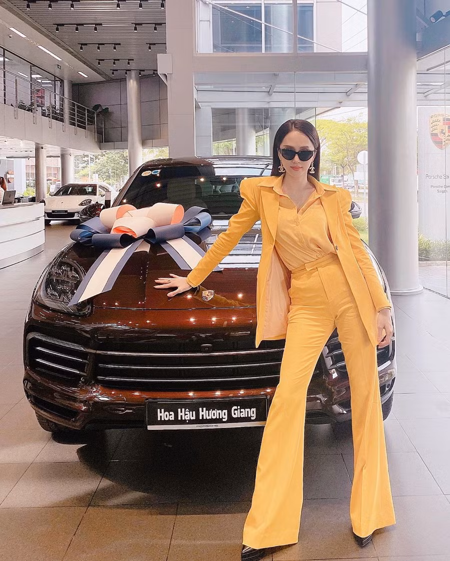 Cách kết hợp quần + giày dép kéo dài chân "bất bại" của Hương Giang ảnh 1 Cách kết hợp quần + giày dép kéo dài chân "bất bại" của Hương Giang ảnh 1