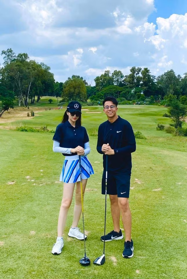Hương Giang được bạn trai đại gia đưa đi chơi cuối tuần, lại còn ra mắt với hội bạn thân giàu có khiến fan thích thú - Ảnh 1.