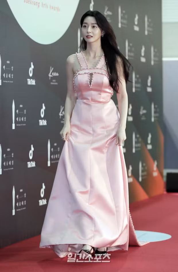 Người hâm mộ kêu trời khi thấy "nữ chính Itaewon" xuất hiện tại thảm đỏ Baeksang 2020 ảnh 1