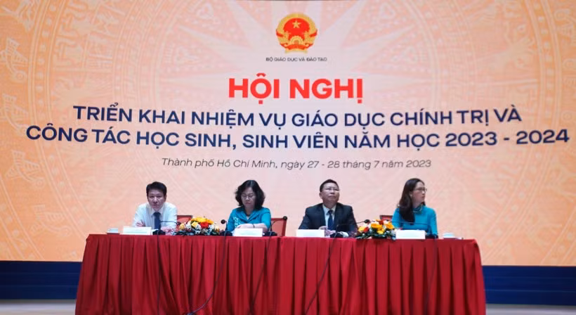 Các đại biểu tham dự Hội nghị triển khai nhiệm vụ giáo dục chính trị và công tác HSSV.