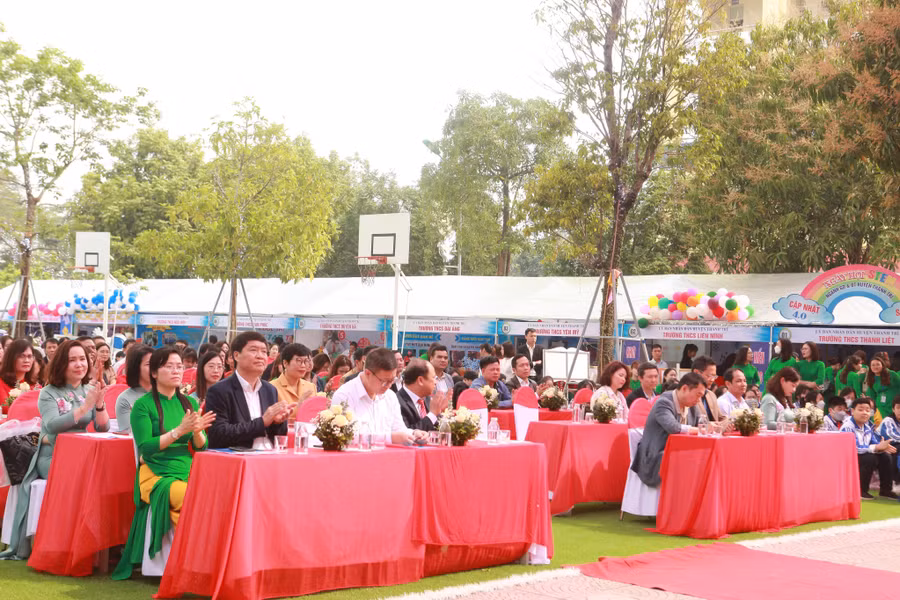 Các đại biểu tham dự Ngày hội STEM ngày 9/3. Ảnh: TG.