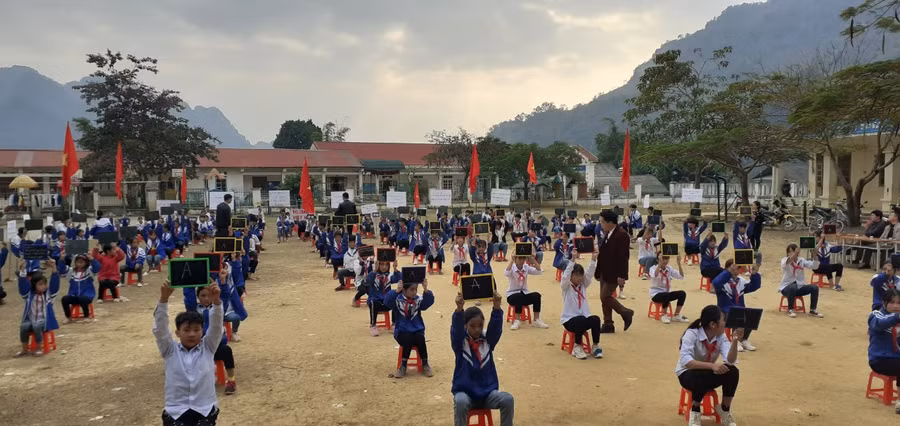 Học sinh trường PTDTBT THCS Mai Long.