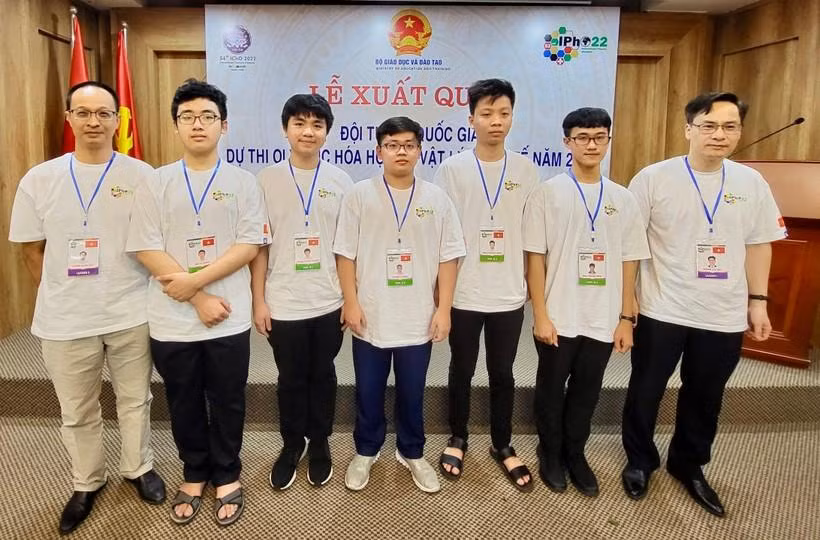 Đội tuyển Olympic Vật lý tại lễ xuất quân. Đội tuyển Olympic Vật lý tại lễ xuất quân.