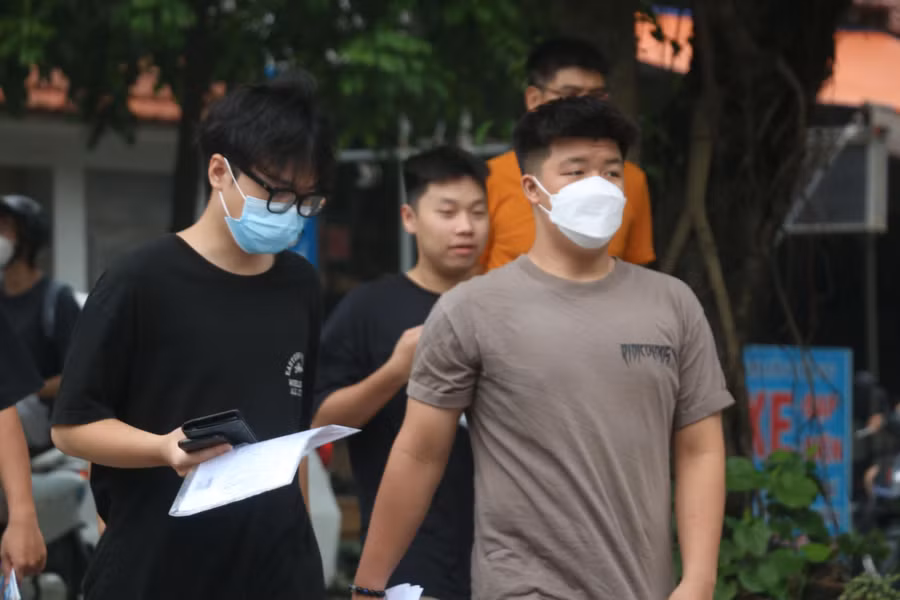 Thí sinh làm bài thi Tổ hợp trong kỳ thi tốt nghiệp THPT năm 2022.