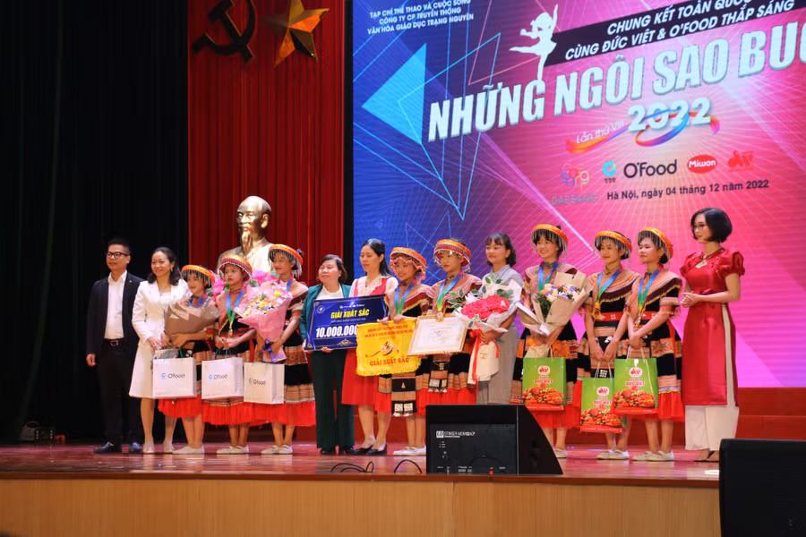 Cuộc thi chung kết có hơn 60 tiết mục tham dự. Cuộc thi chung kết có hơn 60 tiết mục tham dự.