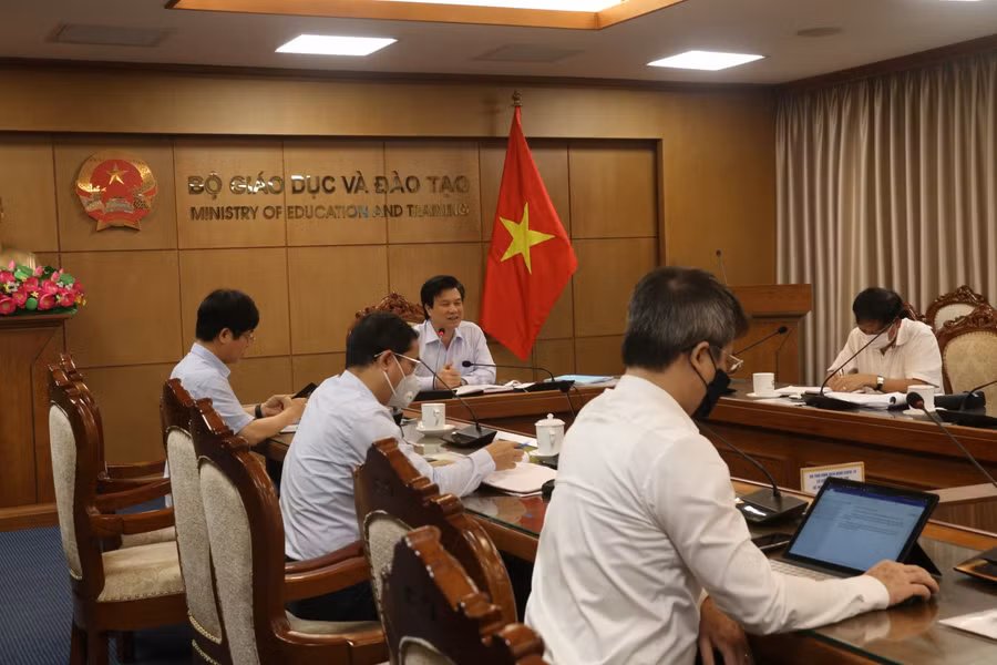 Quang cảnh cuộc họp.