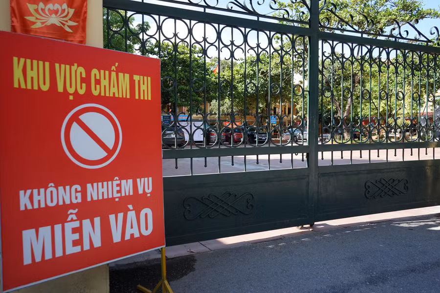 Khu vực chấm thi được cách ly nghiêm ngặt. Ảnh: KH. Khu vực chấm thi được cách ly nghiêm ngặt. Ảnh: KH.