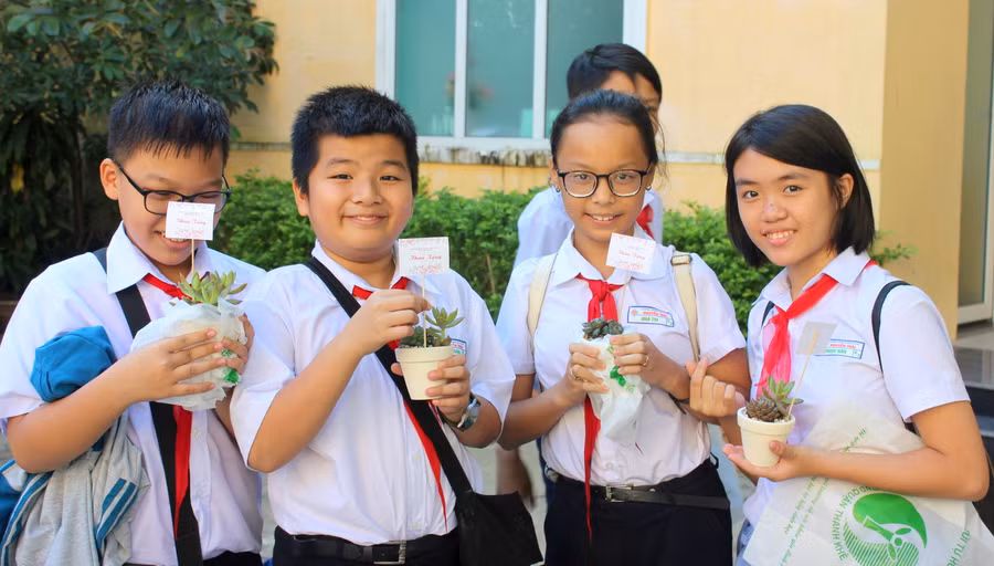 Học sinh có thể chọn cách xưng hô phù hợp, thể hiện sự tôn trọng đối với giáo viên. Ảnh: INT.