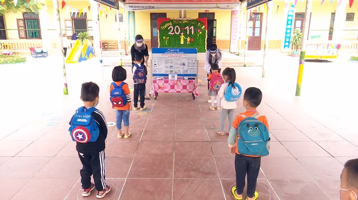 Trẻ mầm non trở lại trường. Ảnh minh họa.