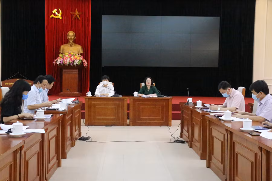 Quang cảnh cuộc họp.