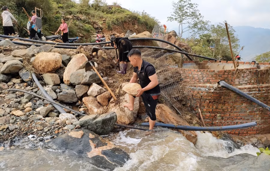 mưa lũ cuốn hơn 1 tỷ đồng cá hồi cá tầm của bà con Sa Pa 2