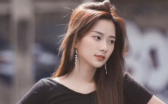 Bạn thân cướp chồng, ngày đám cưới vợ cũ tặng món quà khiến cô dâu chú rể thảng thốt ảnh 1