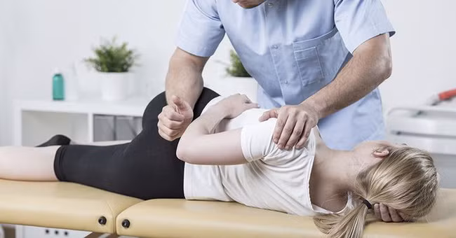 Triệu chứng "mềm" này thường được gọi là "liệt nửa người".